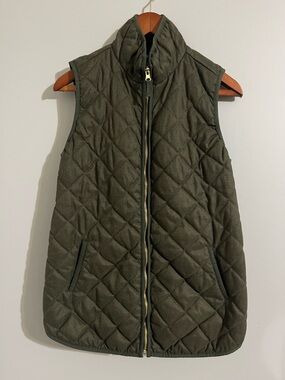 Old Navy Maternity Quilted Sleeveless Puffer Vest